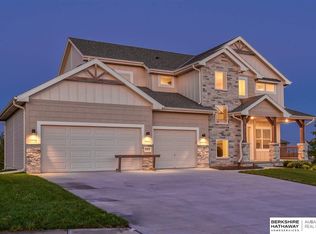 10226 Superior St, Papillion, NE 68046
