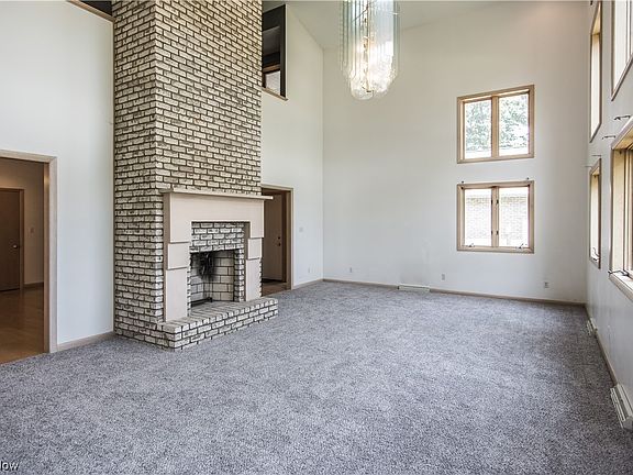 4th image of 448 Hillcrest Dr NE