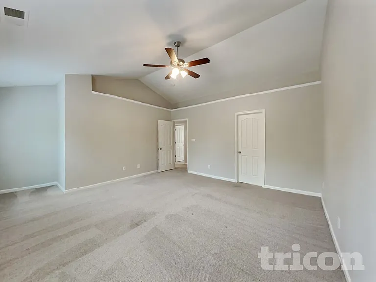 1129 Hawick Dr — Photo 7