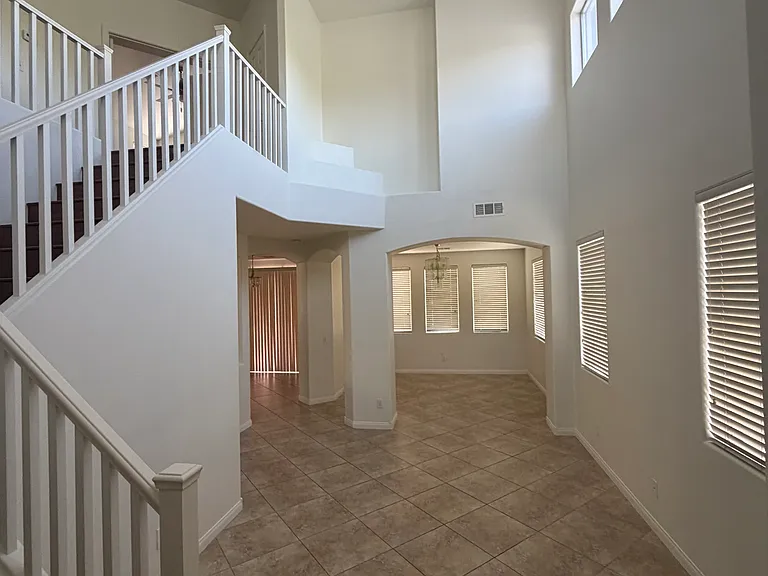 1656 Warrenville St — Photo 2