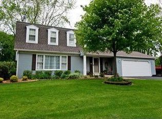 12S038 Robert Dr, Naperville, IL 60564