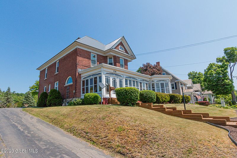 4th image of 126 W Main Street