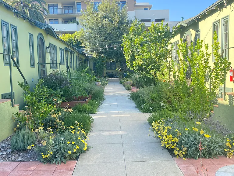 937 E California Blvd #4 — Photo 14