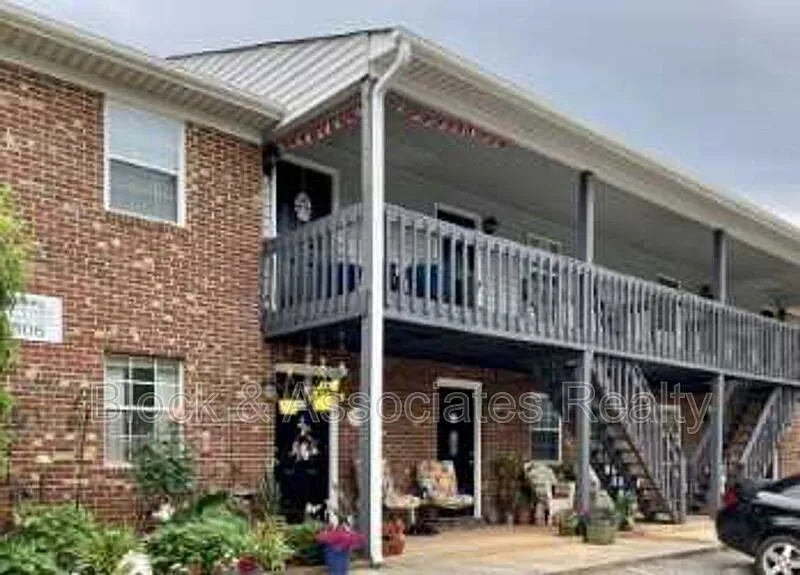 1 bed, 1.0 bath, $695 — Photo 1