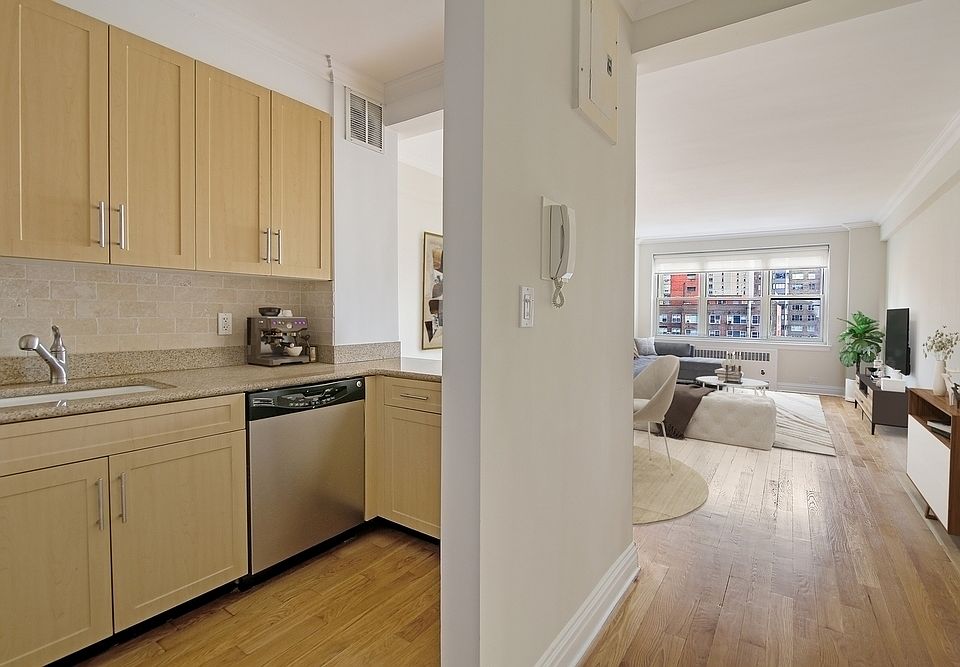 1st image of 41 Park Ave APT 6A