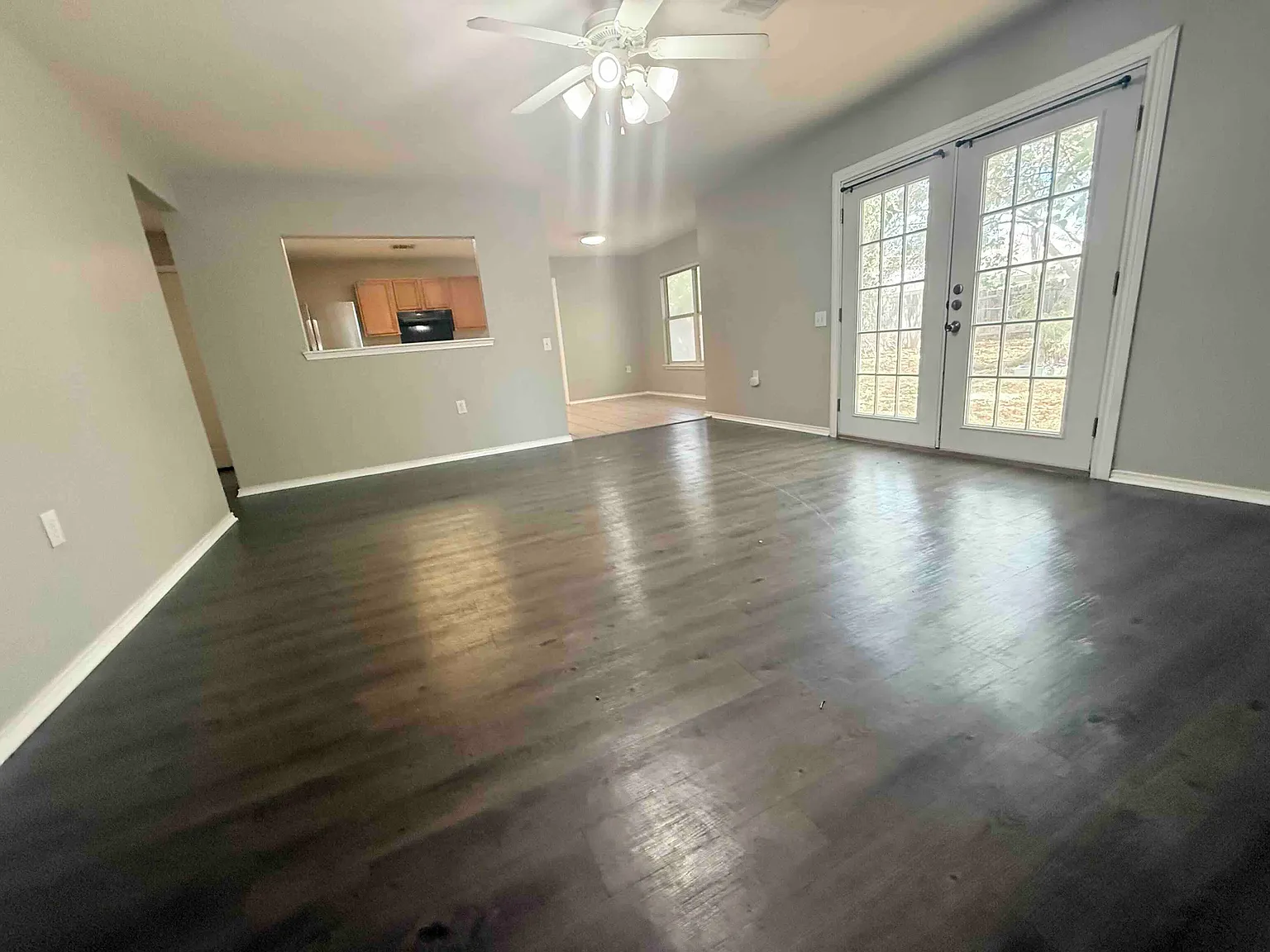 4 bed, 2.5 bath, 2228 sqft, $2,289 — Photo 3