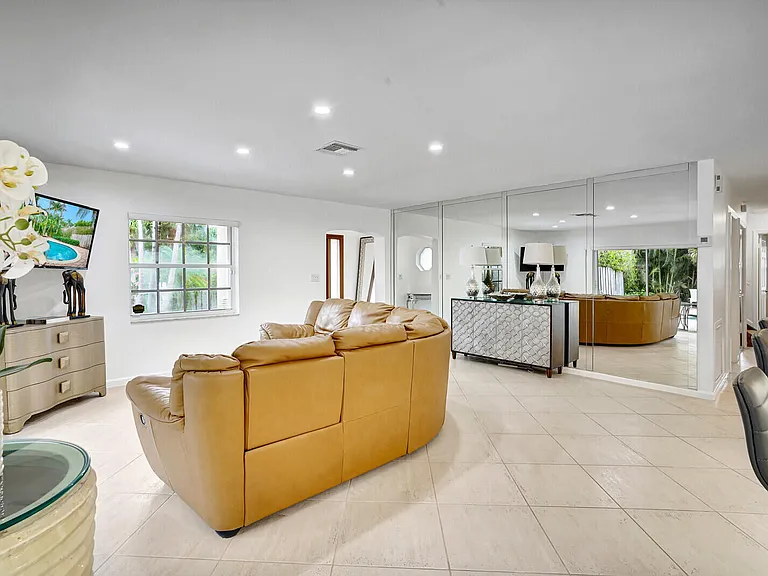 290 E Fern Dr — Photo 10