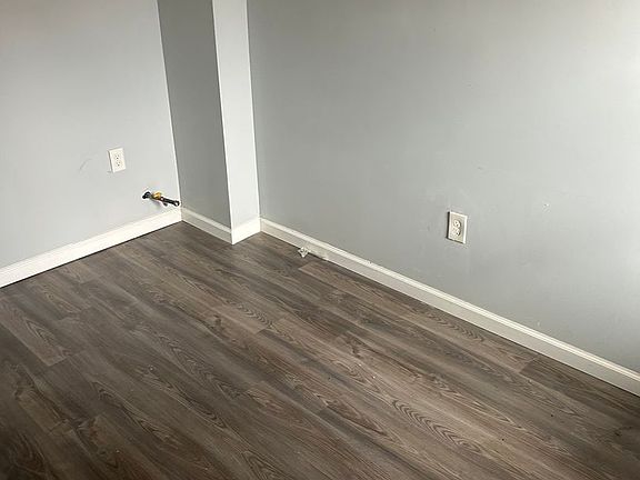 2nd image of 17568-70 S Lake Shore Blvd #11
