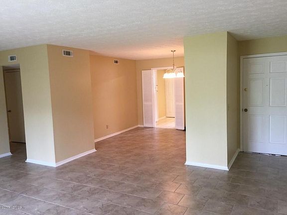 thumbnail_3 Dining room