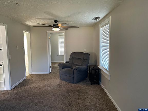 4th image of 620 23rd St SE