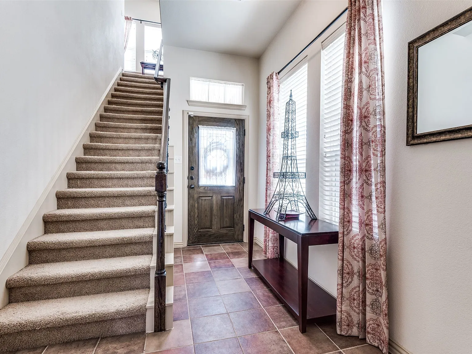 3 bed, 2.5 bath, 1800 sqft, $2,500 — Photo 3
