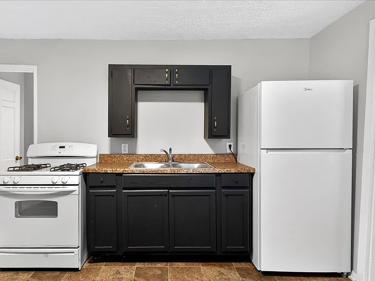 413 E Ormsby Ave — Photo 16
