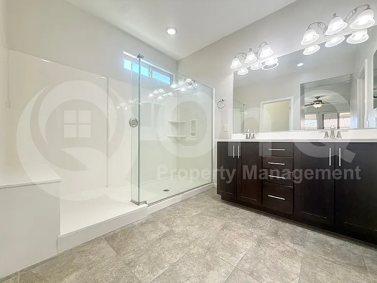 2814 E Quenton St — Photo 10