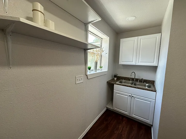 1619 Nolan St #B — Photo 10