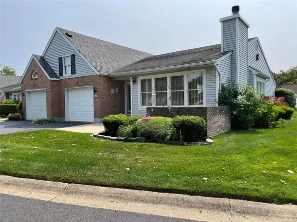 85 Hearthside Drive #85, Mount Sinai, NY 11766