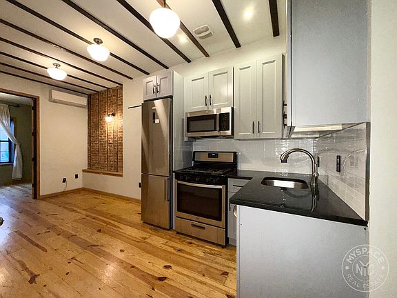 4th image of 212 Starr St APT 1L