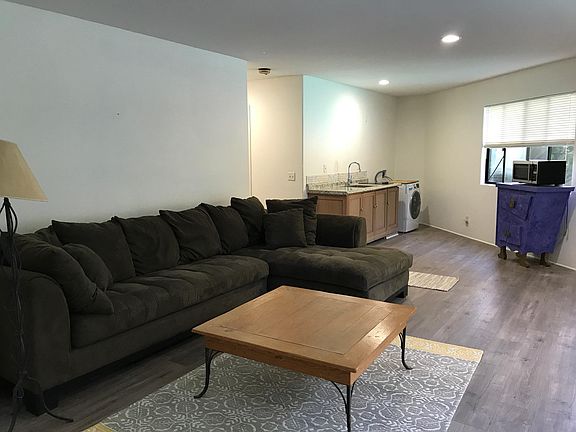 kitchenette area with washer/dryer