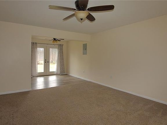 3rd image of 282 Sherwood Dr