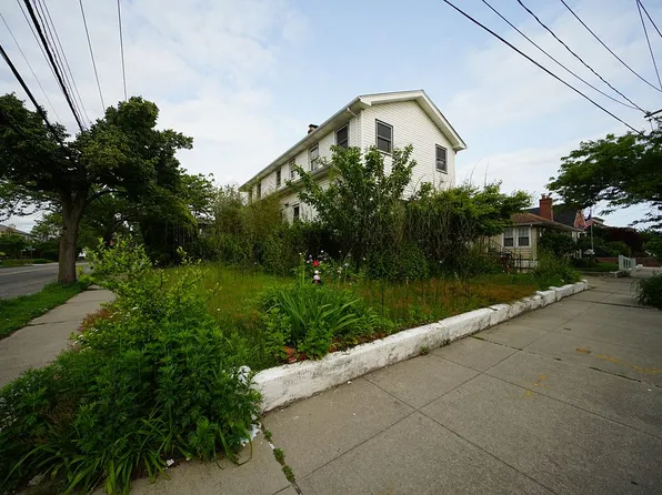 356 Beach 142nd St #Hse, Rockaway Park, NY 11694
