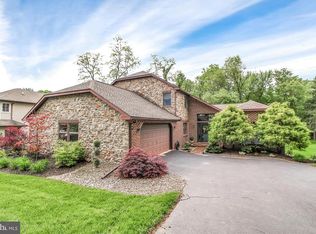 1320 Valley View Rd, York, PA 17403