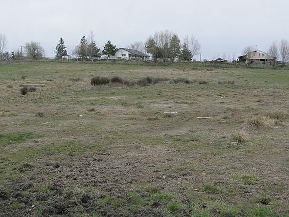 3rd image of 488 E Rolling Hills Dr