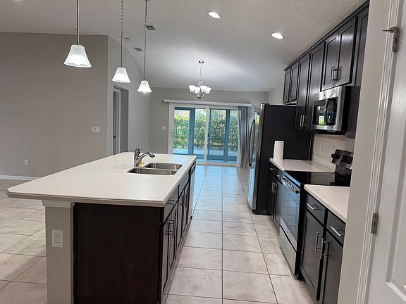 4th image of 94003 Woodbrier Cir