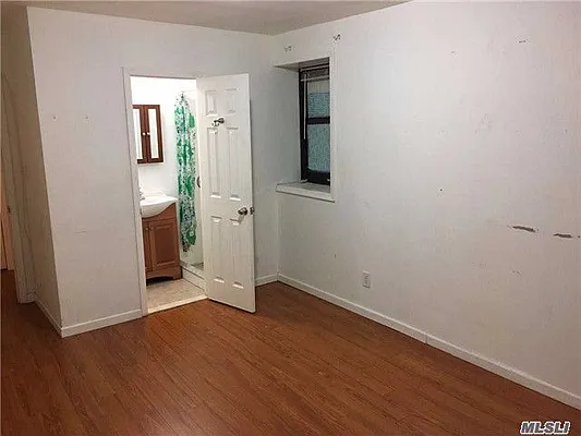 Sold by B&T Realty Services | media 2