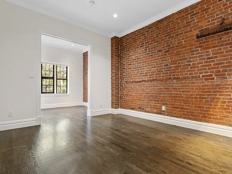 42 Sidney Pl #8 — Photo 2