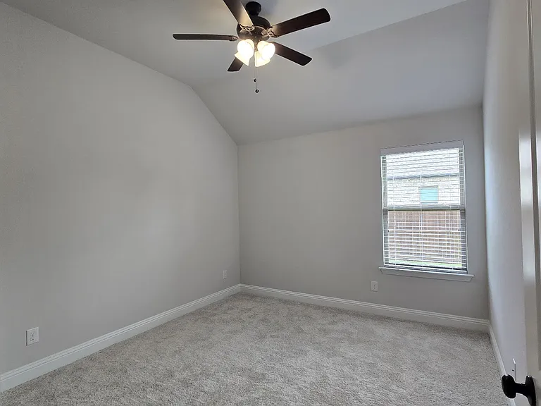 552 Firethorn Dr — Photo 13