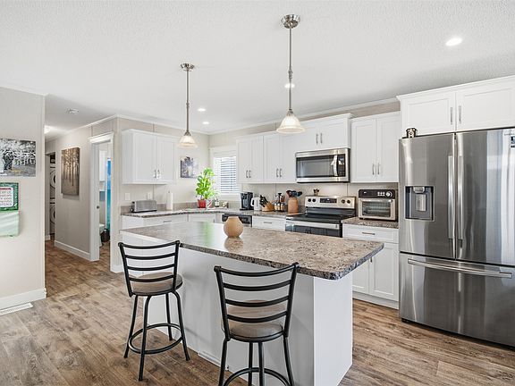 5th image of 712 E Shuswap Rd #17