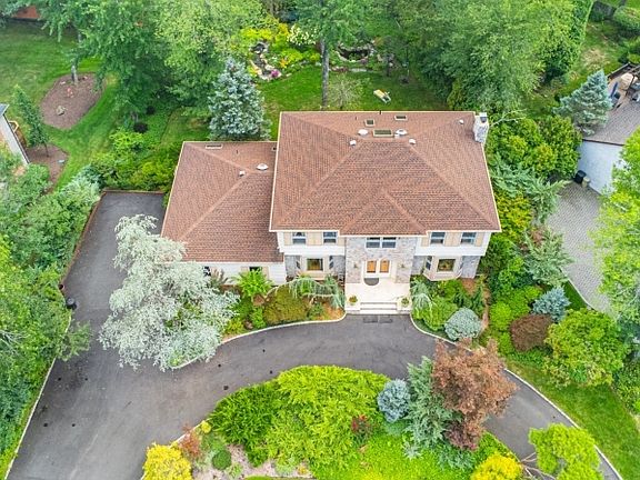 2nd image of 9 Puddingstone Way