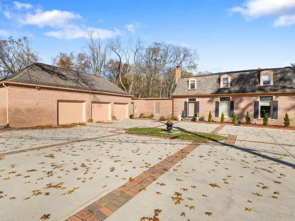 1818 Greenbriar Dr, Portage, MI 49024