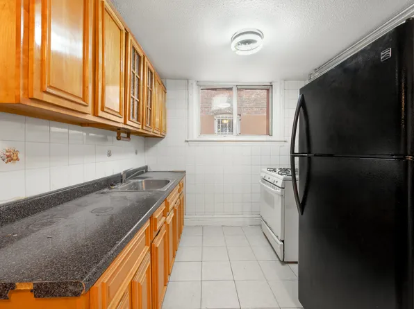 594 East 92nd Street image 14 of 21