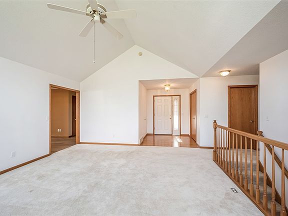 4th image of 400 Mary Jo Ave