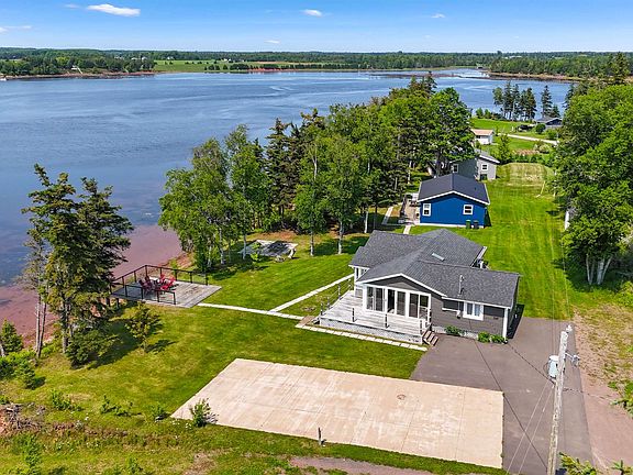 5th image of 288 Spruce Way