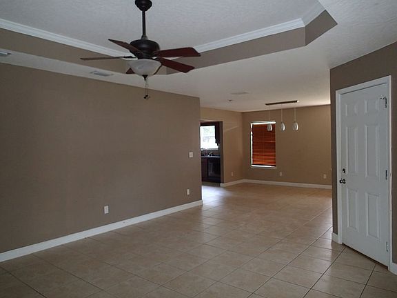 5th image of 218 Green Dr
