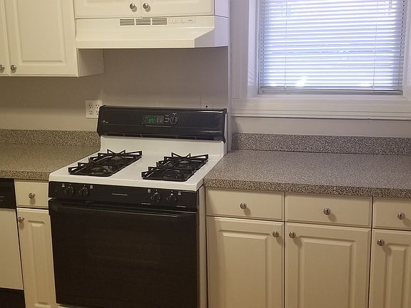 3rd image of 653 W Aldine Ave APT 1