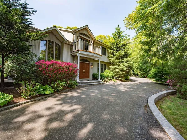 9 Violet Drive, South Huntington, NY 11746