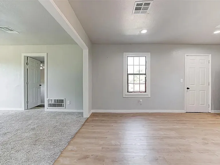 2109 NE 15th St — Photo 4