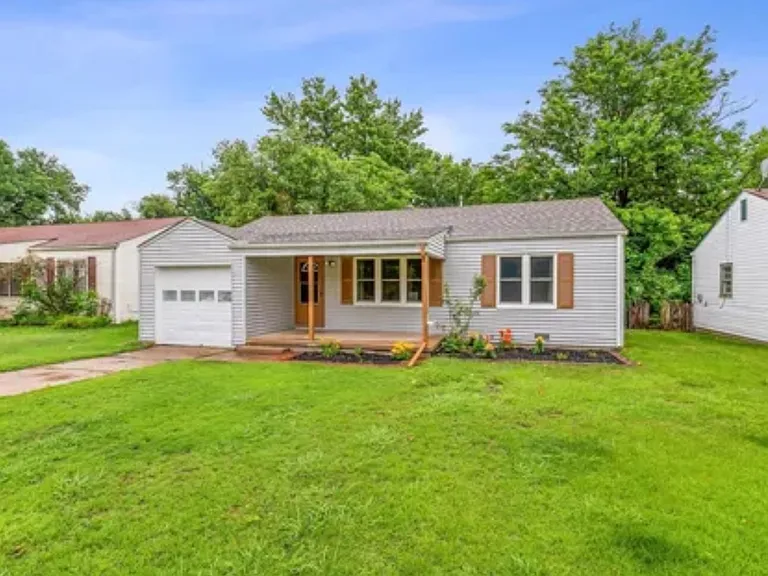 2144 S Wallace Dr — Photo 1
