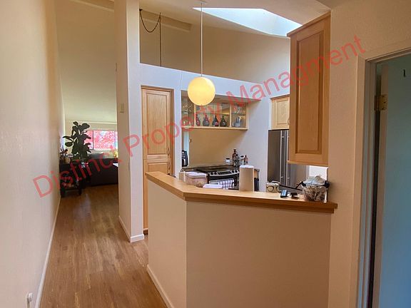 5th image of 1605 Taylor Ln
