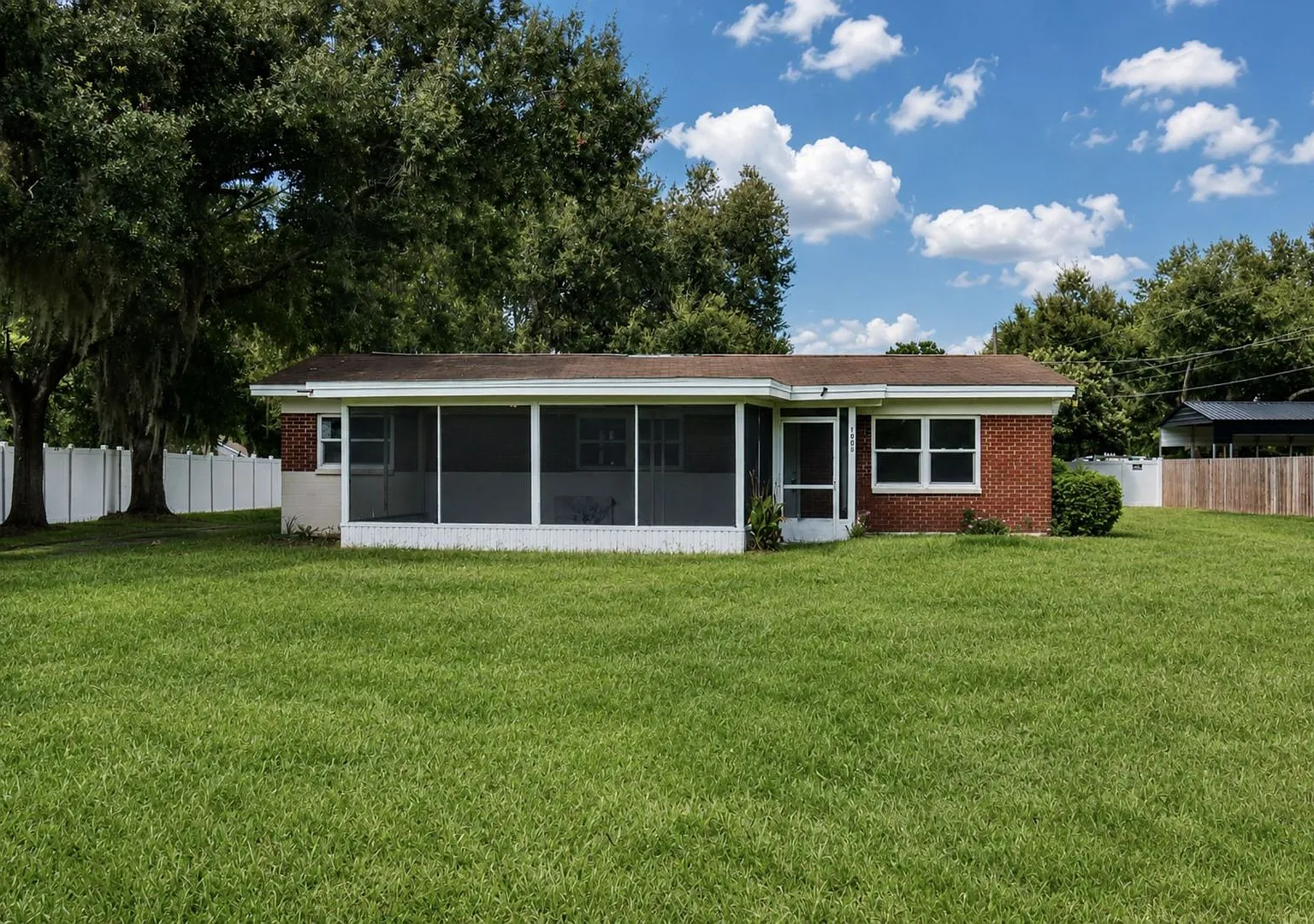 3 Bedroom, 1 Bathroom Home for Rent in Plant City! — Photo 1
