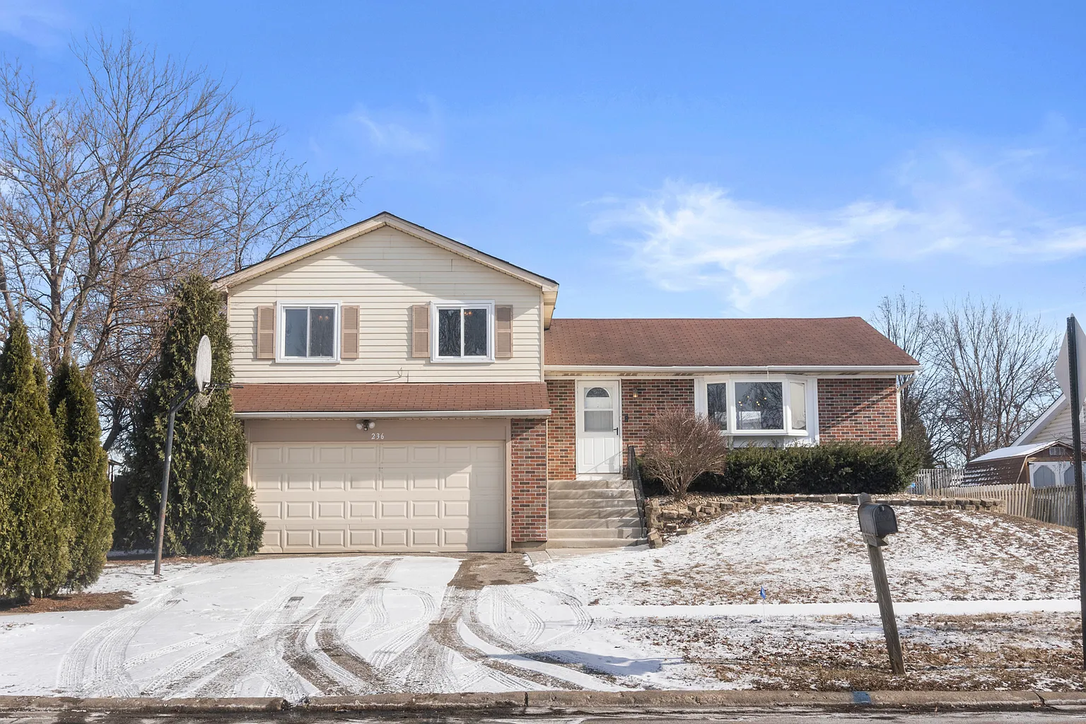 236 Janes Ave photo 1