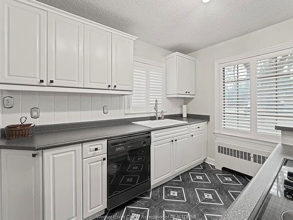 4th image of 3599 Dougall Ave