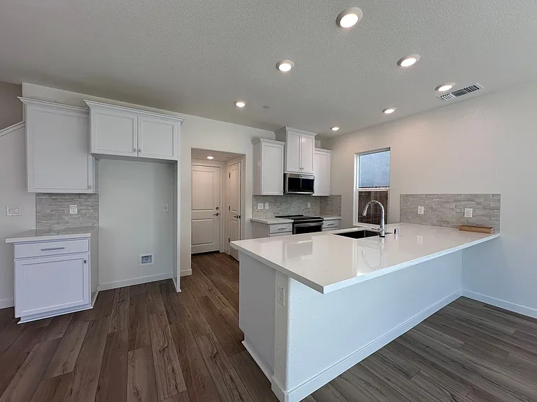 3396 Shaker Way — Photo 12