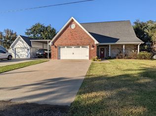 110 Robin Ave, Bridge City, TX 77611