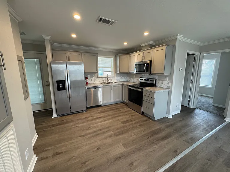 Lakeshore Landings — Photo 52