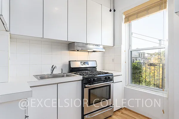 Rented by The Excelsior Collection LTD | media 25