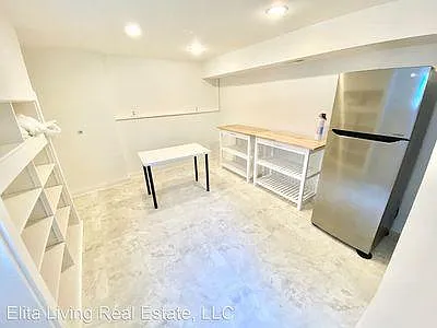 "Bonus room" currently set up as kitchenette.