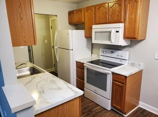 7422 Brookdale Dr APT 113, Darien, IL
